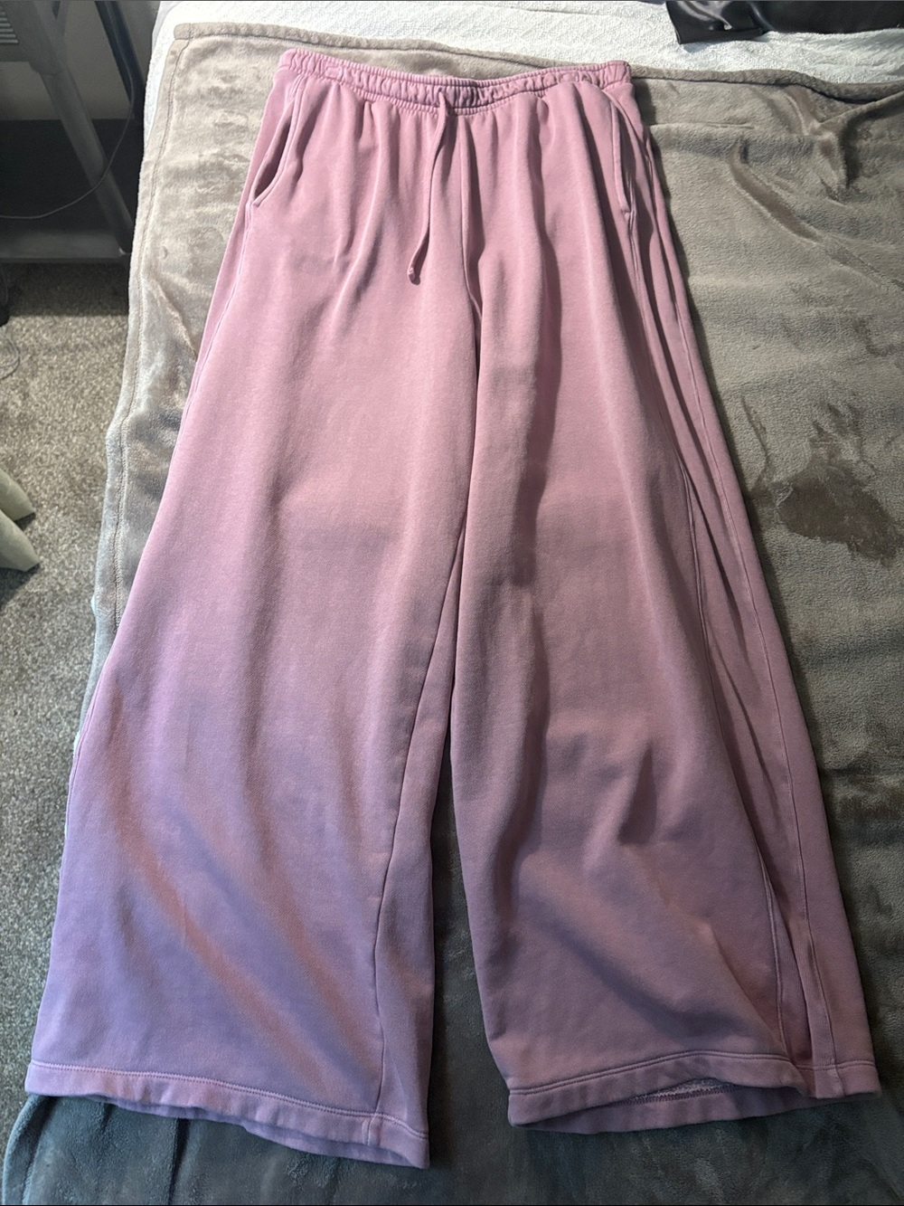 Women’s gap size large inseam 30in Wide Leg Lounge Pants - wispy mauve pockets